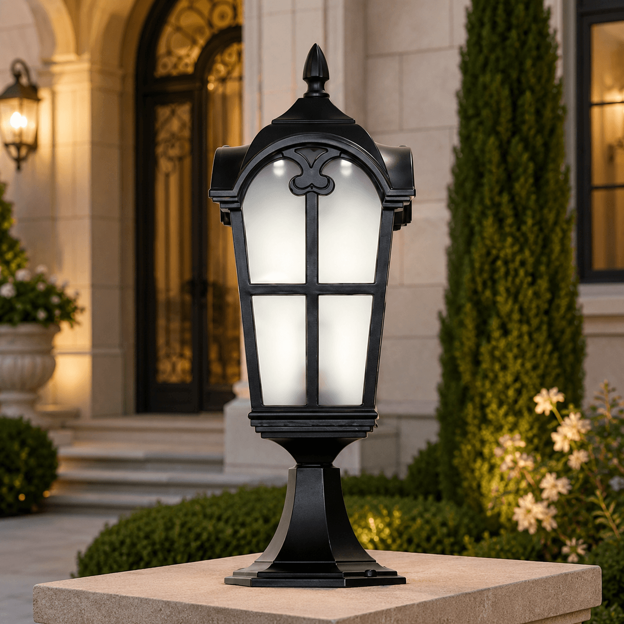 Classic Black Outdoor Gate Pillar Lantern Light